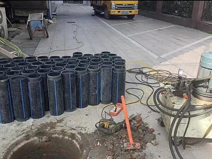 双滦PE置换管厂家 DN315置换管 非开挖管短管置换